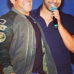 Salil Acharya Instagram - #jaiho the first time i took the mic on stage .. almost 10 years to this day … and thats how we always are #happybirthdaysalmankhan bhai .. may u be as chilled and the emperor of the fans hearts that you are 
Edits : @01dhanashrinagwekarphotography