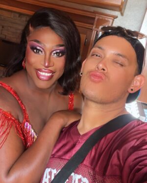 Salina EsTitties Instagram - think i was fan girling. 🤭
DC #CapitolPride treated me so well and kept the sisters BOOKED!!! 
🏳️‍🌈💖🏳️‍🌈
Thank you @daveperruzza @pitchersdc @cakedoesdrag x @lyledc for an amazing weekend!!