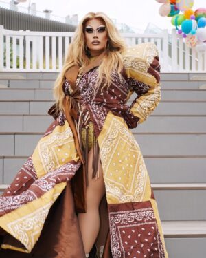 Salina EsTitties Instagram - 🔥 Alter Eggo 🧇 

Still living from my @officiallyoutloud  main stage performance @wehopride 

🧥 @ricocavalli 
🎩 @stevenaustinhairartist 
💇🏼‍♀️ @callher6 
📸 @simplyyours.creativehr @dylan.d.thai