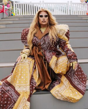 Salina EsTitties Instagram - 🔥 Alter Eggo 🧇 

Still living from my @officiallyoutloud  main stage performance @wehopride 

🧥 @ricocavalli 
🎩 @stevenaustinhairartist 
💇🏼‍♀️ @callher6 
📸 @simplyyours.creativehr @dylan.d.thai