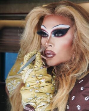 Salina EsTitties Instagram - 🔥 Alter Eggo 🧇 

Still living from my @officiallyoutloud  main stage performance @wehopride 

🧥 @ricocavalli 
🎩 @stevenaustinhairartist 
💇🏼‍♀️ @callher6 
📸 @simplyyours.creativehr @dylan.d.thai