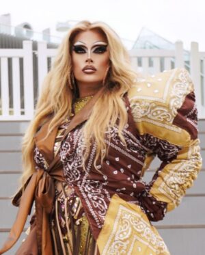 Salina EsTitties Instagram - 🔥 Alter Eggo 🧇 

Still living from my @officiallyoutloud  main stage performance @wehopride 

🧥 @ricocavalli 
🎩 @stevenaustinhairartist 
💇🏼‍♀️ @callher6 
📸 @simplyyours.creativehr @dylan.d.thai