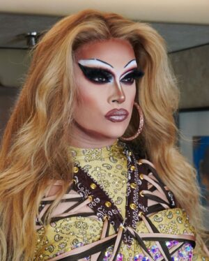Salina EsTitties Instagram - 🔥 Alter Eggo 🧇 

Still living from my @officiallyoutloud  main stage performance @wehopride 

🧥 @ricocavalli 
🎩 @stevenaustinhairartist 
💇🏼‍♀️ @callher6 
📸 @simplyyours.creativehr @dylan.d.thai