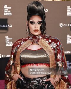 Salina EsTitties Instagram - Thank you for having me @lalgbtcenter 
What a beautiful evening full of beautiful people 🥹
#lalgbtcenter #gala #community 

🪡 🧵 @estitties 
💇🏻‍♀️ @damorewigs