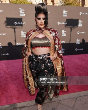 Salina EsTitties Instagram - Thank you for having me @lalgbtcenter 
What a beautiful evening full of beautiful people 🥹
#lalgbtcenter #gala #community 

🪡 🧵 @estitties 
💇🏻‍♀️ @damorewigs