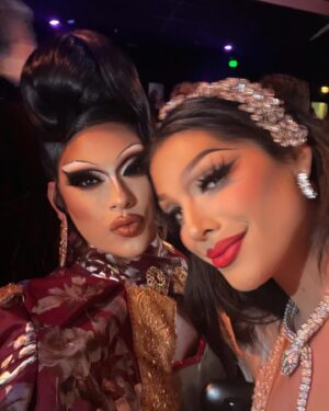 Salina EsTitties Instagram - Thank you for having me @lalgbtcenter 
What a beautiful evening full of beautiful people 🥹
#lalgbtcenter #gala #community 

🪡 🧵 @estitties 
💇🏻‍♀️ @damorewigs