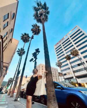 Salma Hindy Instagram - Chin up, chest high, back straight, you’re in Hollywood babyyyy 

(New York I miss you but I’m ~probablyyyy~ not coming back 😭)