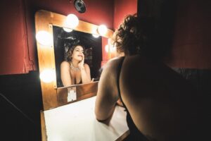 Salma Hindy Instagram - Thank you to everybody who came out to our FIRST EVER Not My Father’s Daughter on Saturday. The show was a great success. The next show will be: 🚨AUGUST 3rd @ 9pm🚨 (MARK YOUR CALENDARS). Brand new lineup will drop really soon 🔥🔥

All photos taken by the legendary @justoffthesix who shot my show in Edinburgh last summer and now in LA🥹