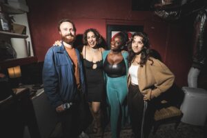 Salma Hindy Instagram - Thank you to everybody who came out to our FIRST EVER Not My Father’s Daughter on Saturday. The show was a great success. The next show will be: 🚨AUGUST 3rd @ 9pm🚨 (MARK YOUR CALENDARS). Brand new lineup will drop really soon 🔥🔥

All photos taken by the legendary @justoffthesix who shot my show in Edinburgh last summer and now in LA🥹