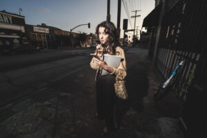 Salma Hindy Instagram - Thank you to everybody who came out to our FIRST EVER Not My Father’s Daughter on Saturday. The show was a great success. The next show will be: 🚨AUGUST 3rd @ 9pm🚨 (MARK YOUR CALENDARS). Brand new lineup will drop really soon 🔥🔥

All photos taken by the legendary @justoffthesix who shot my show in Edinburgh last summer and now in LA🥹