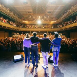 Salvador Martinha Instagram - Que team 🥑.
Muito obrigado a estes excelentes convidados e ao enorme público que 
rebentou o Tivoli. Hoje estou feliz e para festejar vamos abrir mais duas datas em Lisboa e uma no Porto. 📸 Chapas @luisnobreguedes