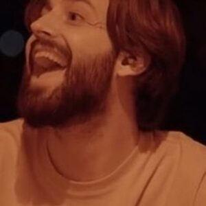 Salvador Sobral Instagram - ara sé que això no ha estat un somni perquè tinc aquesta prova !

En @abuenopues i tot el seu equip van registrar una de les nits mes especials de sa meva vida. Vaig ser tan feliç a s’escenari amb tots els meus amics, com un aniversari i un matrimoni tot plegat.

 ara ja li podré mostrar a l’aïda quan sigui mes gran !

feliç sant jordi a tothom!

versión mejorada en YouTube.