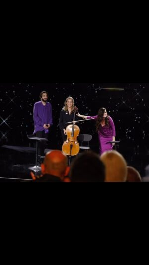 Salvador Sobral Instagram - Actuación en la gala de los Goya 2024
“In memoriam” @academiadecine 

Voces: @salvadorsobral.music @silviaperezcruzzzzz 
Cello: @martaromamusic 
Canción: “procuro olvidarte”
Autores: Manuel Alejandro y Ana Magdalena
Arreglo musical y composición de la introducción y el interludio : @silviaperezcruzzzzz 
Vestuario: @javiinavas 
Maquillaje y peluquería: @estrellaelorduy