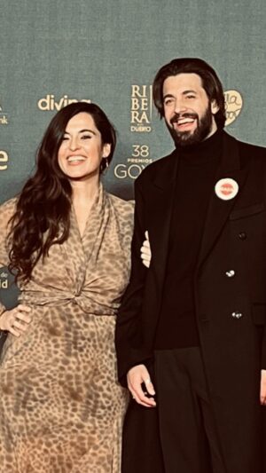 Salvador Sobral Instagram - Ayer cantamos en los premios Goya en directo
@salvadorsobral.music @silviaperezcruzzzzz @martaromamusic (cello) 💜💜💜
“Procuro olvidarte” de Manuel Alejandro 🙏🏼
Con una introducción y un interludio compuestos por Sílvia “no quiero olvidarte”. Fue muy emocionante estar juntos en el escenario. Muchas ganas de repetir.
En este video os compartimos un resumen de lo que pasó fuera el escenario.

Gracias @plomezyvargas @danielasenademelo 
@warnermusicspain @sonymusicspain
@estrellaelorduy
@raquelguerreir @milhanas_ 
@javiinavas
@cortana_official
