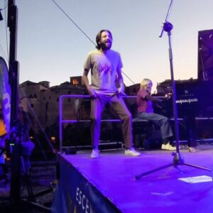 Salvador Sobral Instagram - Que suerte tenemos de poder tocar en lugares tan preciosos como este….

Cuenca es de una belleza indescriptible, habría que estar ahí ayer para sentirlo 

Gracias a tod@s l@s que nos escucharon !

📸 @estivalcuenca