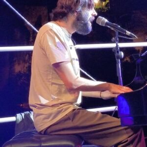 Salvador Sobral Instagram - Que suerte tenemos de poder tocar en lugares tan preciosos como este….

Cuenca es de una belleza indescriptible, habría que estar ahí ayer para sentirlo 

Gracias a tod@s l@s que nos escucharon !

📸 @estivalcuenca