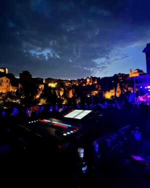 Salvador Sobral Instagram - Que suerte tenemos de poder tocar en lugares tan preciosos como este….

Cuenca es de una belleza indescriptible, habría que estar ahí ayer para sentirlo 

Gracias a tod@s l@s que nos escucharon !

📸 @estivalcuenca
