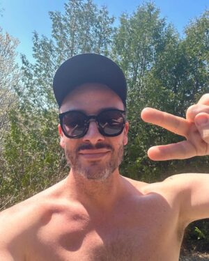 Salvatore Antonio Instagram - The old grizzly emerges from the cave— runs free in the Canadian wilderness 😜😅