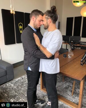 Sam Breton Instagram - Fac on va adopter.. ❤️😉Merci pour l’invitation mon cochon et merci au @studio.sf_ pour votre merveilleux studio 😍 @jaydutemple (Lien dans sa bio) #podcast #jaydutemplediscute