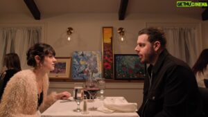 Sam Breton Instagram - Je sais pas comment ça se passe de ton côté quand tu vas au restaurant chic avec l'être aimé ? Mais moi, c'est toujours parfait..