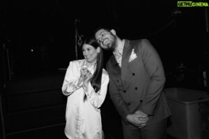 Sam Breton Instagram - Hier au gala Les Olivier, il y avait les nominations, les présentations, les trophées, les caméras, les belles personnes, mais surtout, il y avait, elle.
 
Fier de toi ma tite Kat en or. Merci d’avoir amené l’amour du pré dans la grand’ville le temps d’un soir ❤️

📸 @alexisgr