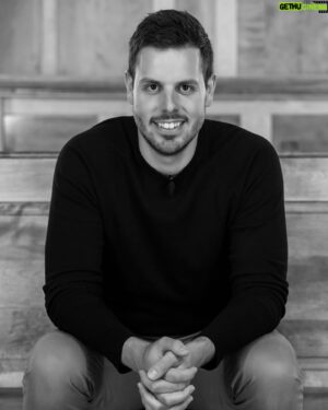 Sam Breton Instagram - Dans les marches.
.
.
@yadumondeamesse_tq 
Ce soir 21h à @telequebec !