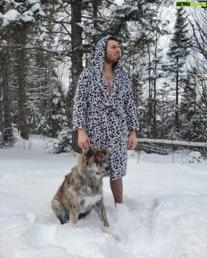 Sam Breton Instagram - Armé de mon loup, prêt pour 2020 🐺