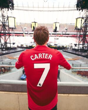 Sam Carter Instagram - Thank you so much @manchesterunited for sending me the new home shirt! ♥️

@edmasonphoto