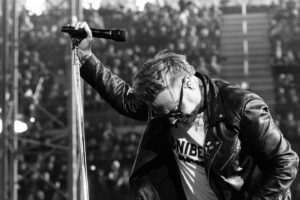 Sam Carter Instagram - Rocking with @metallica at the home of @fc_copenhagen_ 

Thanks for letting us play for you! 🤘🇩🇰

@edmasonphoto