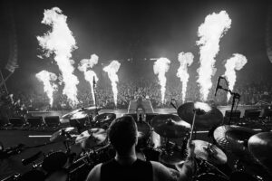 Sam Carter Instagram - Last night was a dream! Thank you @fullforcegermany 🇩🇪

One of the best crowds ever ❤️🎇

@edmasonphoto
