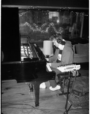 Sam Fender Instagram - Merry Christmas 🎄❤️ See you in 2024 x