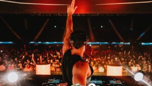 Sam Gee Instagram - Take me back to Bogota! 🇨🇴❤️
@elmozocolombia Halloween Festival 🔥