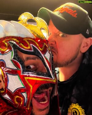 Sam Johnston Instagram - We all wear masks.

@samuraydelsol