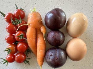 Sam Neill Instagram - I have been foraging , for lunch . The carrot’s name is Rodney.