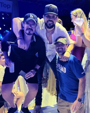 Sam Shahidi Instagram - @fernandoesorocaba @sorocaba playing 🇺🇸 country music in 🇧🇷 for me & @leoribeiro01 was great to start the New Year 👌🤠