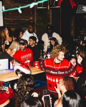 Sam Shahidi Instagram - @happydad holiday party was 🔥

thank you @djtayjames @thosesanfilippos @kingfrankiedelgado @romanroyale