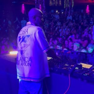 Sam Shahidi Instagram - @realblackcoffee in Rio De Janeiro… insane set 😮‍💨Thank you @davegrutman @cv0tta @china_deepinsid