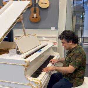 Saman Ehteshami Instagram - باربد دوبی  @barbad.piano.official @barbad.piano.dubai  @mohammad.molazem.h @vahid__karimpour