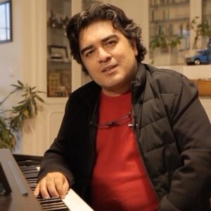 Saman Ehteshami Instagram - 🔺کارگاه تخصصی پیانو با حضور سامان احتشامی

🔘 کارگاه تخصصی و آموزشی پیانو با موضوع گفتنی های یک مدرس پیانو توسط سامان احتشامی، نوازنده و مدرس پیانو برگزار می‌شود.

🔹زمان: پنجشنبه ۲ وپنجشنبه ۹آذر ۱۴۰۲؛ ساعت ۱۷

🔸مکان: خانه موسیقی ایران 

📌علاقمندان به ثبت نام حضوری و آنلاین در این دوره‌ها می‌توانند به سایت www.iranhmusic.ir بخش ثبت نام مستر کلاس‌ها مراجعه کرده و یا با شماره‌های ۶۶۹۱۷۷۱۱، ۶۶۹۱۷۷۱۲ و ۶۶۵۷۶۲۲۴ تماس بگیرند.