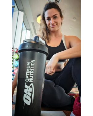 Samantha Allen Instagram - I am so excited to join the @optimumnutrition_uk family 💪
I've been eating their bars for years 😋
Use code Nina20 for 20% off all products 🙌
#optimumnutritionuk