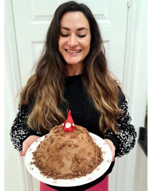 Samantha Allen Instagram - Merry Christmas 🎄
.
The result of forgetting to plan a dessert, realising the shops are shut and improvising with what I could find in the cupboards. Brownie, cookie, chocolate buttercream and crushed Bourbon biscuit, or as my stepdad called it...
"Santa on a 💩"