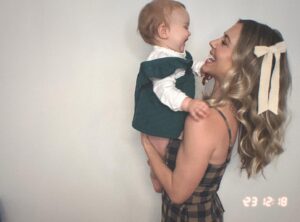 Samantha Cope Instagram - 🎀🪩🎄 this is your sign to pull out your self timer camera and have a photo shoot with your little while they’re still little! #babygirl #mama