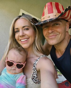 Samantha Cope Instagram - Mamas.. how relatable is that last picture tho 😂😂🇺🇸❤️ Hope everyone had a great 4th! #merica #babygirl