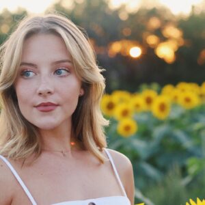 Samantha Isler Instagram - 🌻