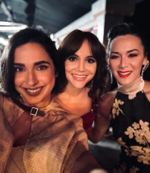 Samantha Win Instagram - What to say!! I don’t think more love could have existed in one space. The excitement, support and camaraderie flowed through the room… and we all soaked it up! 

I wish I grabbed photos with so many more… it was a happiness overload! I can’t wait for the world to get to enjoy this feast for the eyes. Congratulations to all involved 🥹❤️‍🔥 Thank you for the spectacular event @netflixfilm 

#rebelmoonnetflix #netflix #rebelmoon #zacksnyder #redcarpet