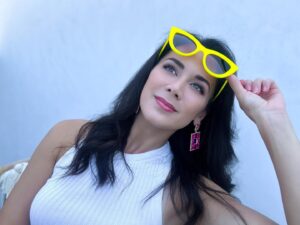 Samantha Win Instagram - I decided that these cheap sunglasses warranted their own photoshoot. I like them so much 🥹☀️

#itsthelittlethings