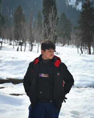 Sami Khan Instagram - - let’s find some beautiful place to get lost 🥀 
.
.
.
.
.
.
.
#samikhan #sk #instagram #explorepage #snow #kashmir
