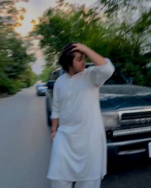 Sami Khan Instagram - Eid Mubarak 🫵🏿🫰🏿