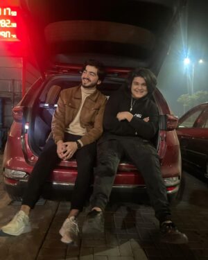 Sami Khan Instagram - We laugh koi reason ho ya naa ho 
We just laugh 🤭😂🫏
.
.
.
.
.
.
.
.
.
#samikhan #samikhanofficial #samikhansk #explorepage #explore #exploremore #instagram #insta #instagrampakistan #lahore #dost #partnerincrime