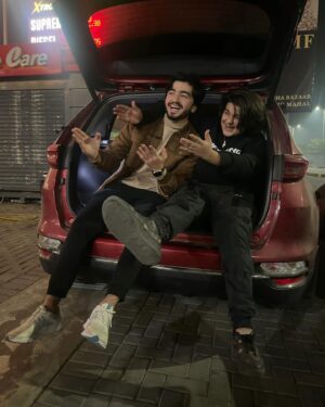 Sami Khan Instagram - We laugh koi reason ho ya naa ho 
We just laugh 🤭😂🫏
.
.
.
.
.
.
.
.
.
#samikhan #samikhanofficial #samikhansk #explorepage #explore #exploremore #instagram #insta #instagrampakistan #lahore #dost #partnerincrime